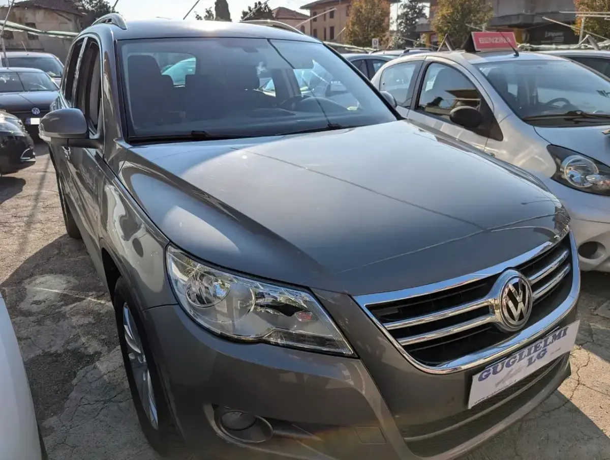Usata VW Tiguan Sport 140 CV (102 kW) 2008 Grigio SUV