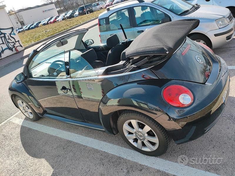 Usata VW Beetle 105 CV (77 kW) 2007 Nero Cabrio