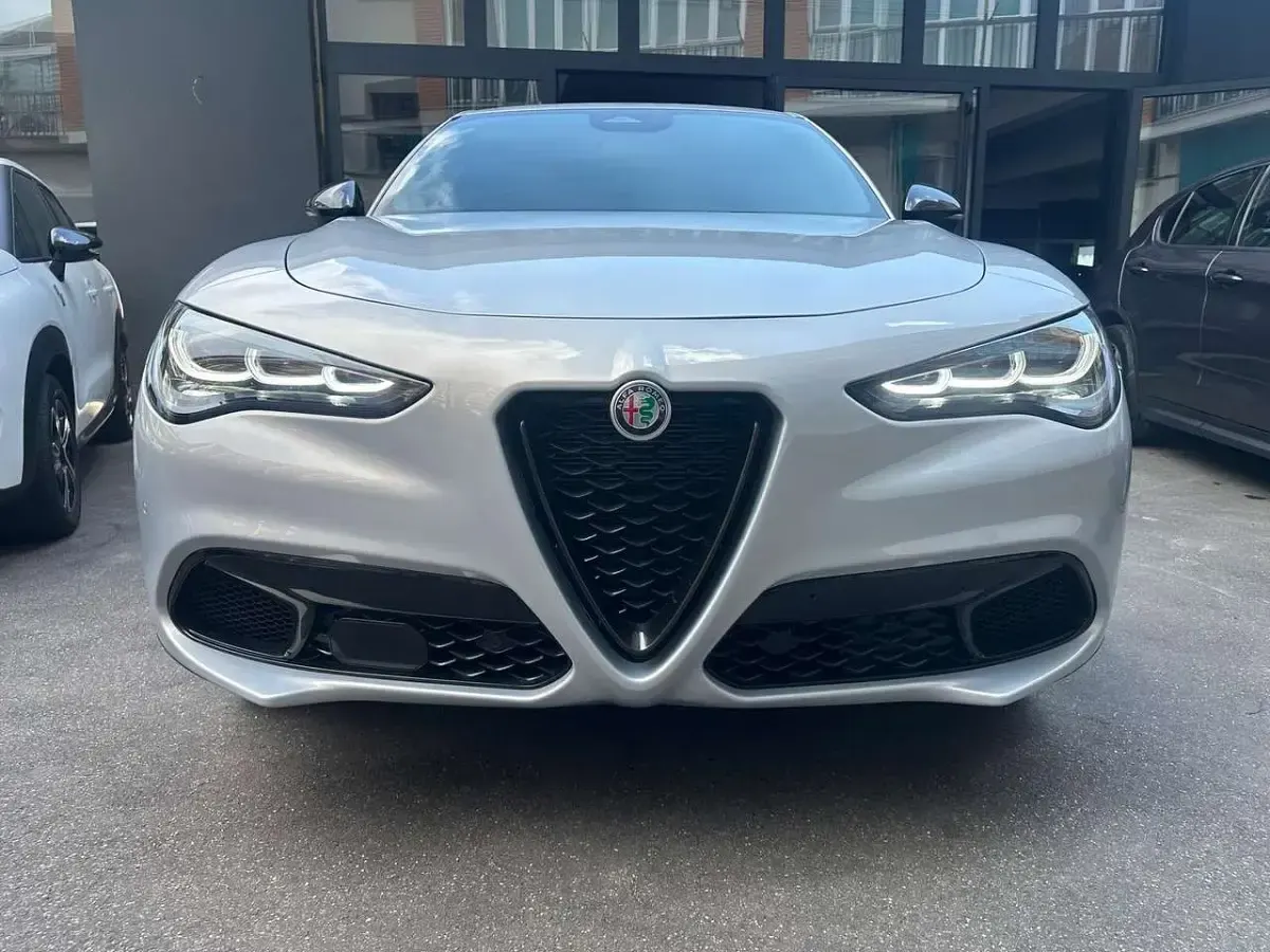 Usata Alfa Romeo Stelvio Sprint 160 CV (117 kW) 2024 61q bianco lunare SUV