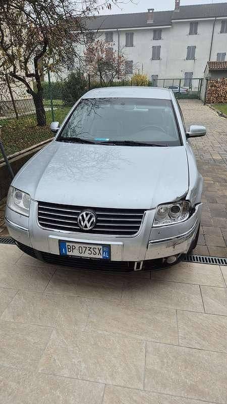 Usata VW Passat Highline 150 CV (110 kW) 2001 Grigio Berlina