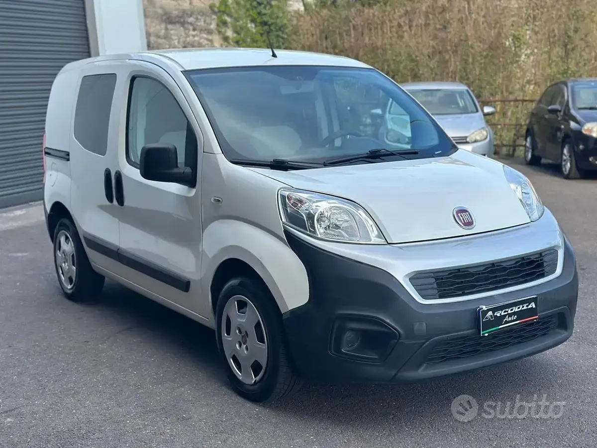 Begagnad Fiat Fiorino Trekking 95 HK (69 kW) 2021 Vit Minibuss
