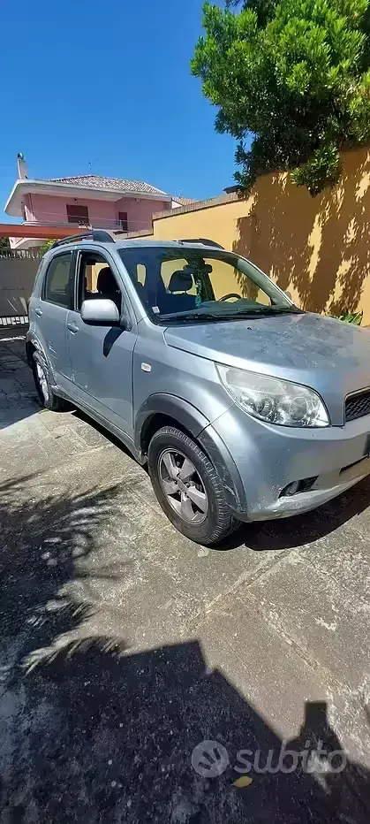 Usata Daihatsu Sirion 87 CV (63 kW) 2007 Grigio Utilitaria