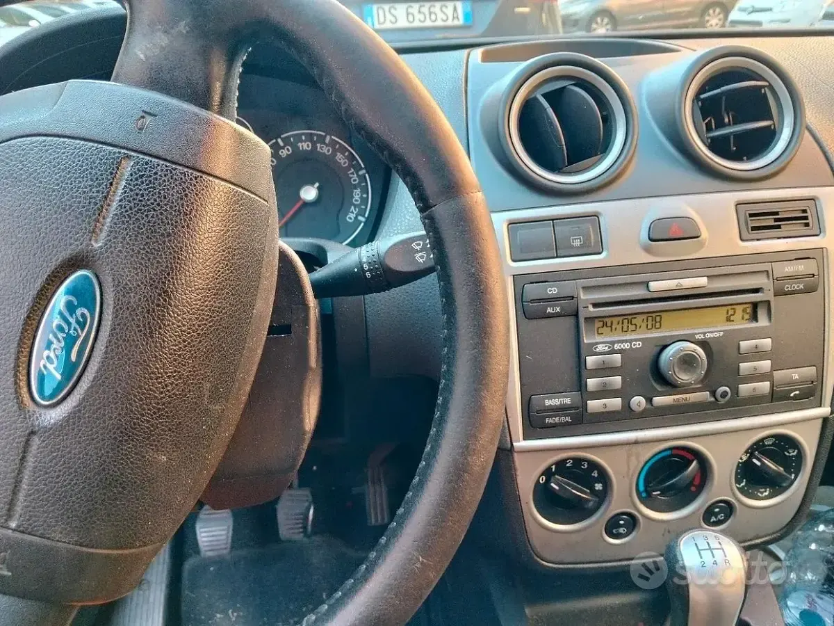 Usata Ford Fiesta 73 CV (53 kW) 2008 Nero Utilitaria