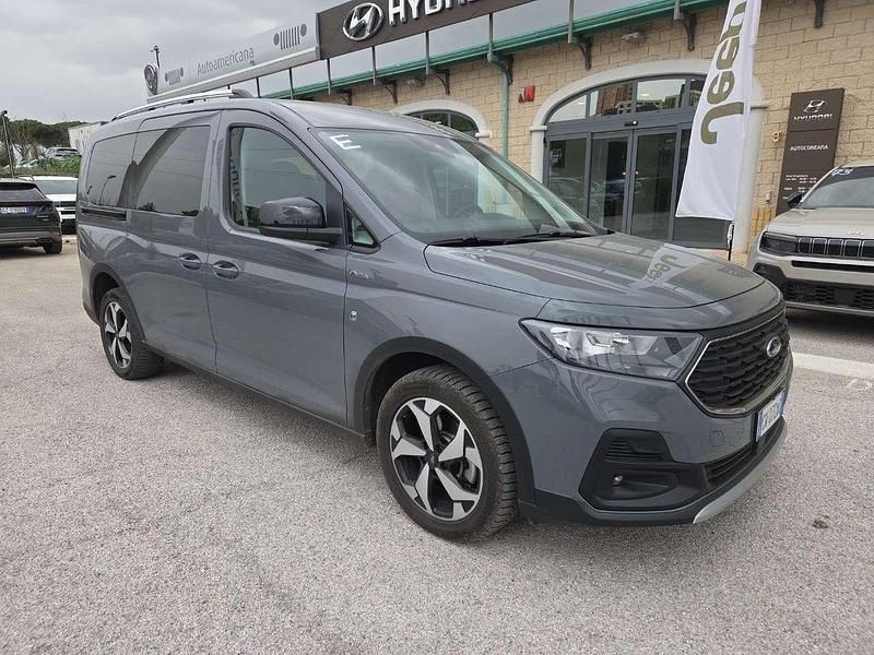 Usata Ford Tourneo Titanium 122 CV (89 kW) 2024 Grigio