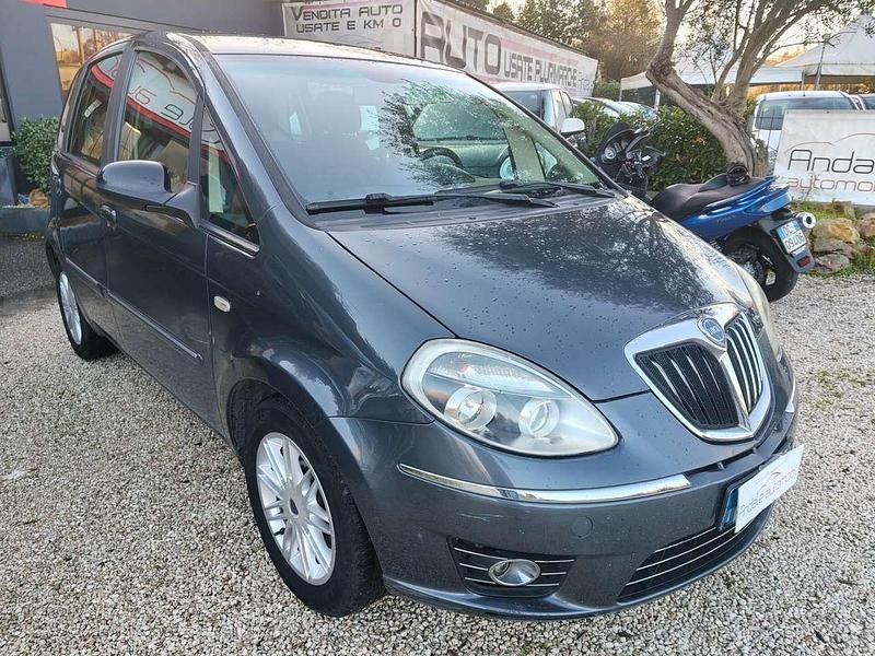 Usata Lancia Musa Gold 95 CV (69 kW) 2012 Grigio Monovolume