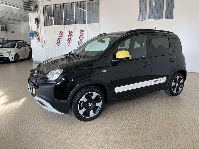 Usata Fiat Panda Cross Cross 69 CV (50 kW) 2024 Nero cinema Utilitaria