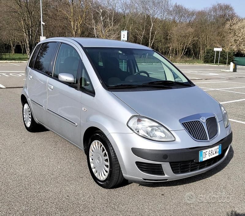 Usata Lancia Musa 77 CV (56 kW) 2007 Grigio Monovolume