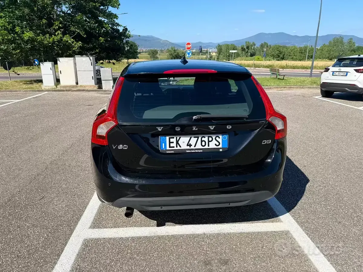Usata Volvo V60 163 CV (119 kW) 2011 Nero Station wagon