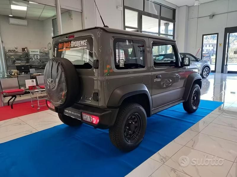 Usata Suzuki Jimny 102 CV (75 kW) 2022 Grigio SUV
