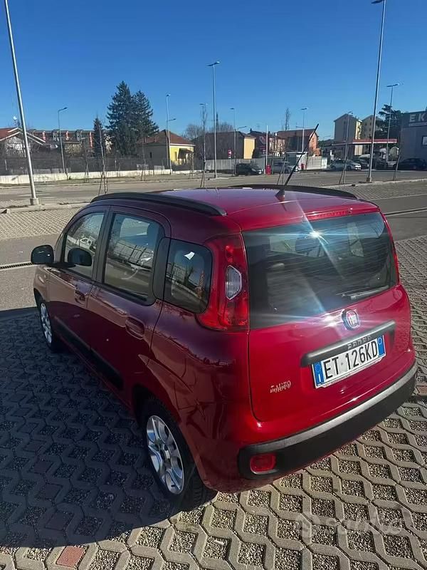 Usata Fiat Panda Lounge 69 CV (50 kW) 2013 Rosso Utilitaria