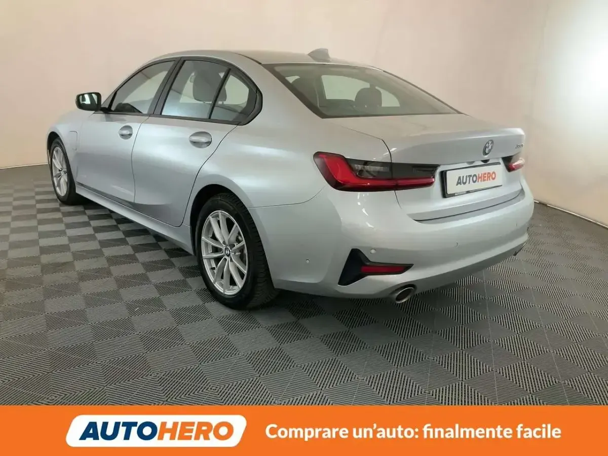 Usata BMW 330e Advantage 184 CV (135 kW) 2021 Argento Berlina