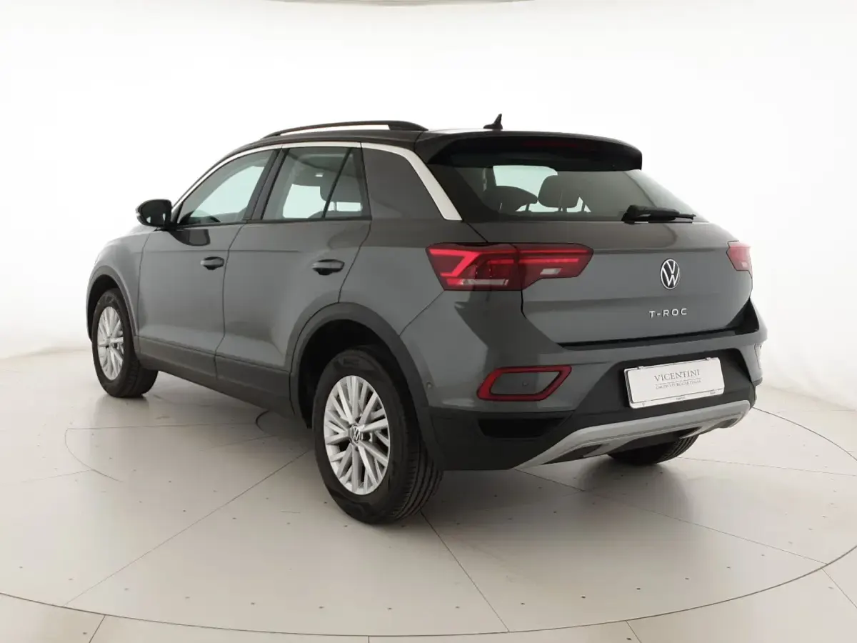Usata VW T-Roc Life 116 CV (85 kW) 2025 Indium grey metallizzato nero SUV