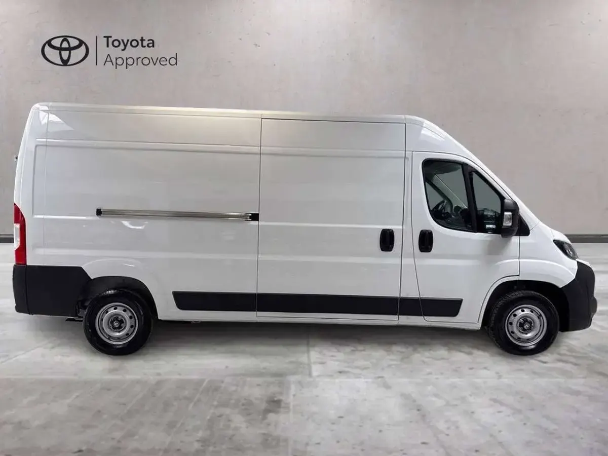 Usata Toyota Proace 140 CV (102 kW) 2025 Bianco Monovolume