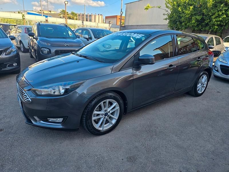 Grigio Usata 2016 Ford Focus Titanium Tre volumi | 7499 € (Ottimo prezzo) - Immagine 1/4