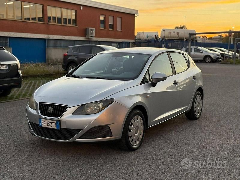 Usata Seat Ibiza 70 CV (51 kW) 2010 Grigio Berlina