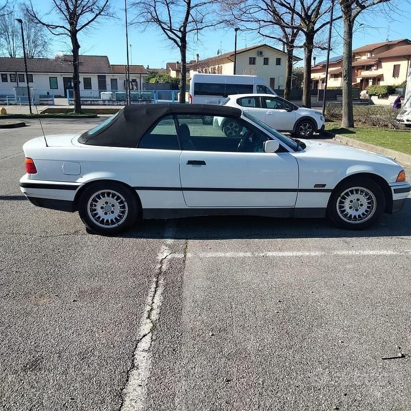 Usata BMW 320 Cabriolet Efficient Dynamics 150 CV (110 kW) 1995 Bianco Cabrio