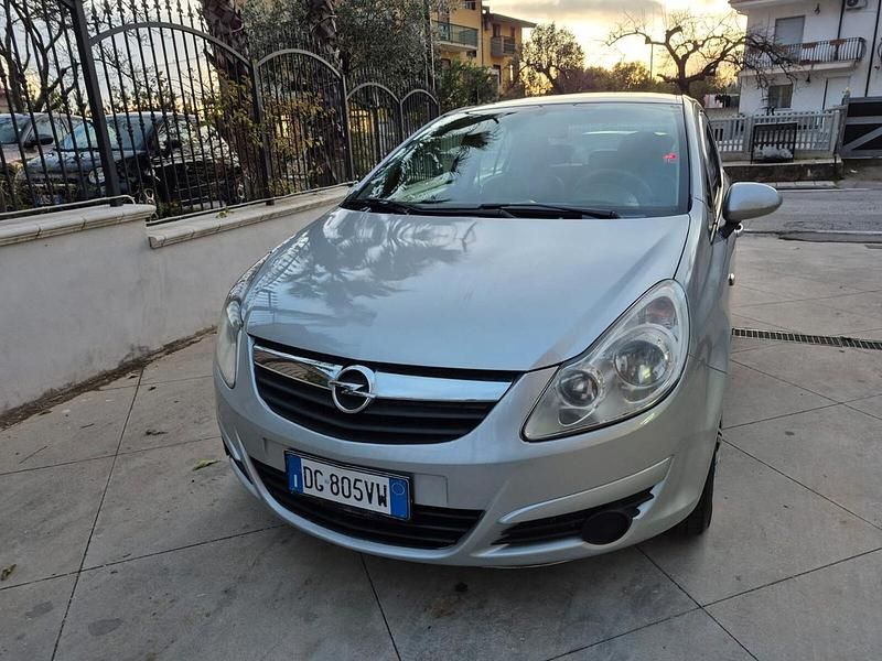 Usata Opel Corsa Cosmo 75 CV (55 kW) 2008 Argento Berlina