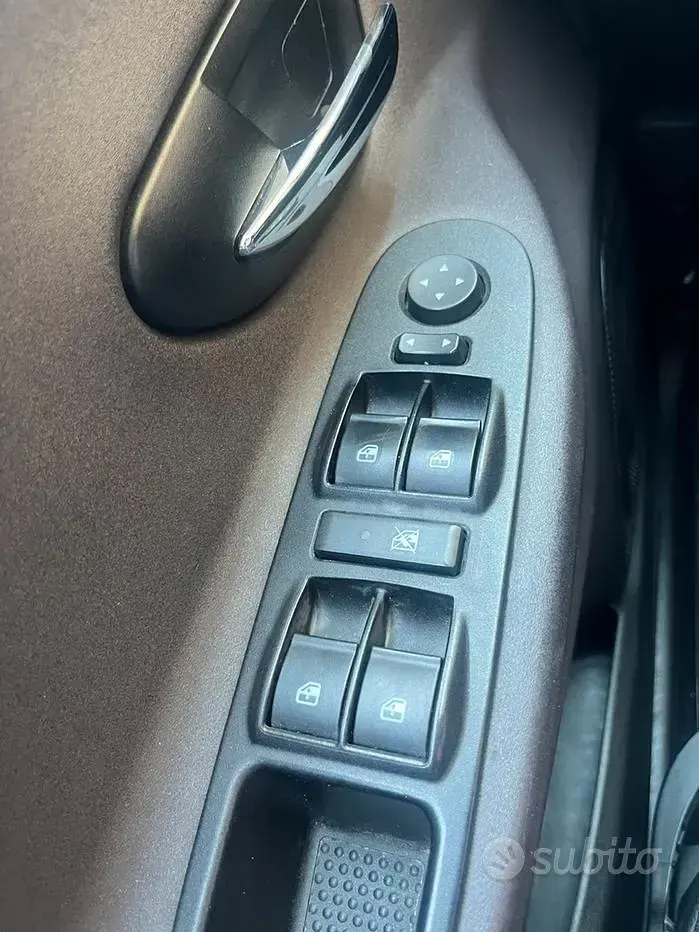 Usata Lancia Ypsilon Platinum 69 CV (50 kW) 2011 Utilitaria