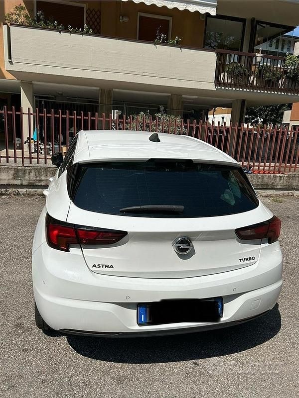 Usata Opel Astra 150 CV (110 kW) 2016 Bianco Berlina
