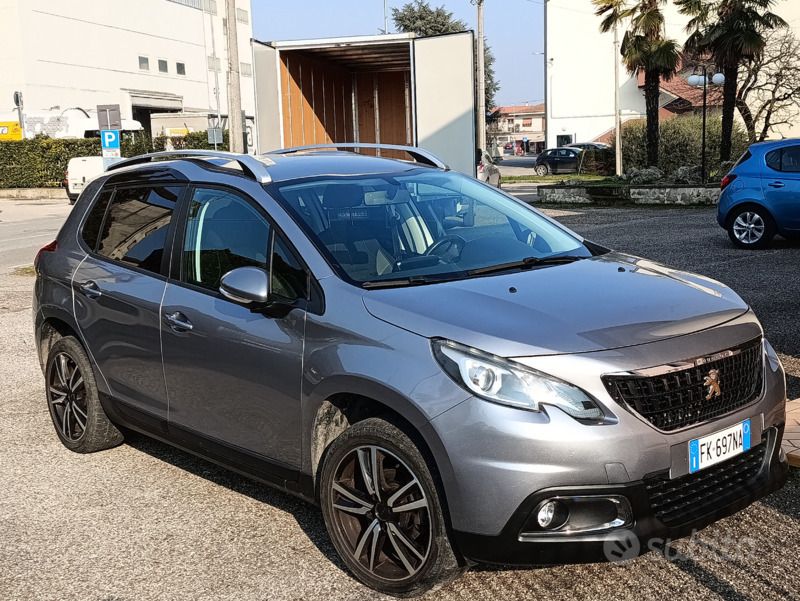Grigio Usata 2017 Peugeot 2008 SUV | 9300 € (Buon prezzo) - Immagine 1/4