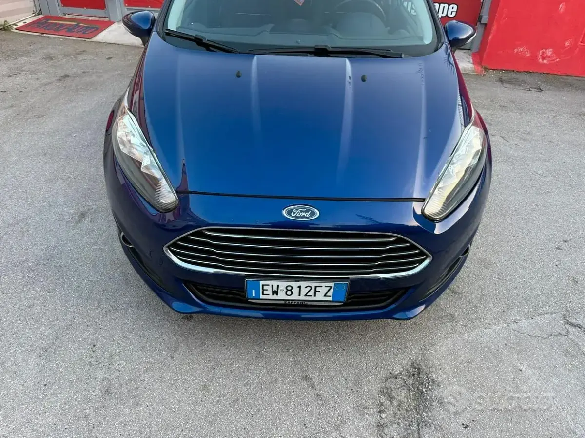 Usata Ford Fiesta Titanium 75 CV (55 kW) 2014 Blu Utilitaria
