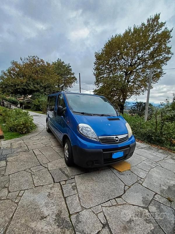 Usata Opel Vivaro 146 CV (107 kW) 2007 Blu/azzurro Monovolume