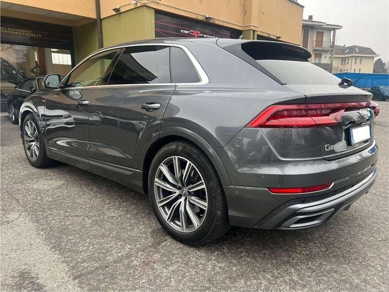 Usata Audi Q8 S-Line 286 CV (210 kW) 2019 Grigio scuro SUV