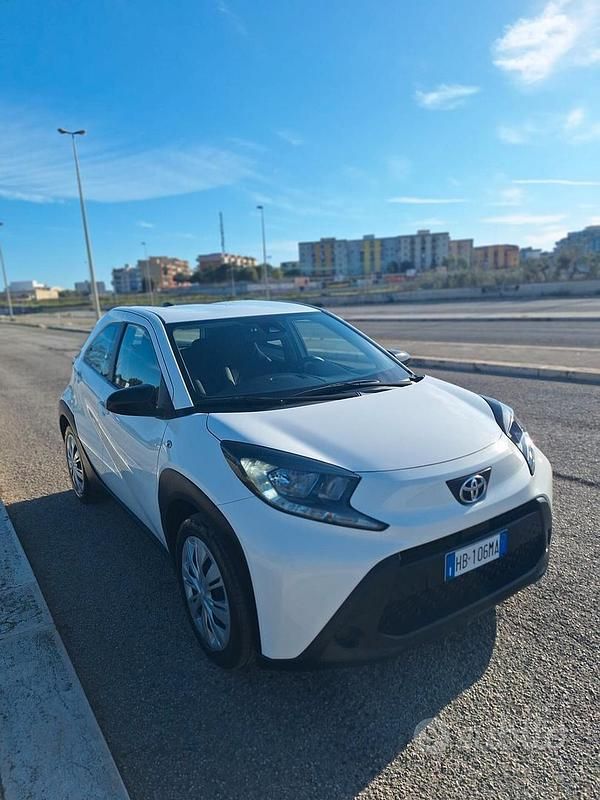 Usata Toyota Aygo X Lounge 72 CV (52 kW) 2023 Bianco SUV