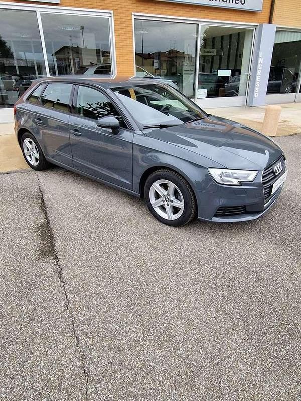 Usata Audi A3 Ambiente 150 CV (110 kW) 2019 G3 grigio nano metallizzato Berlina