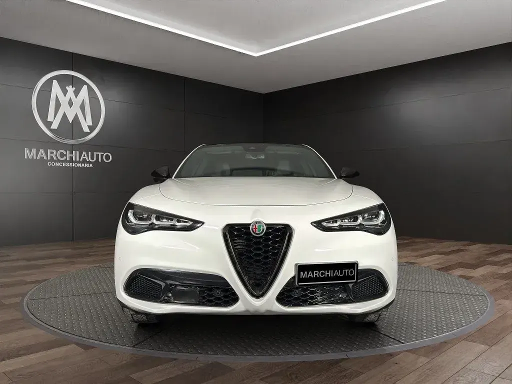 Usata Alfa Romeo Stelvio Sprint 160 CV (117 kW) 2023 Bianco pastello SUV