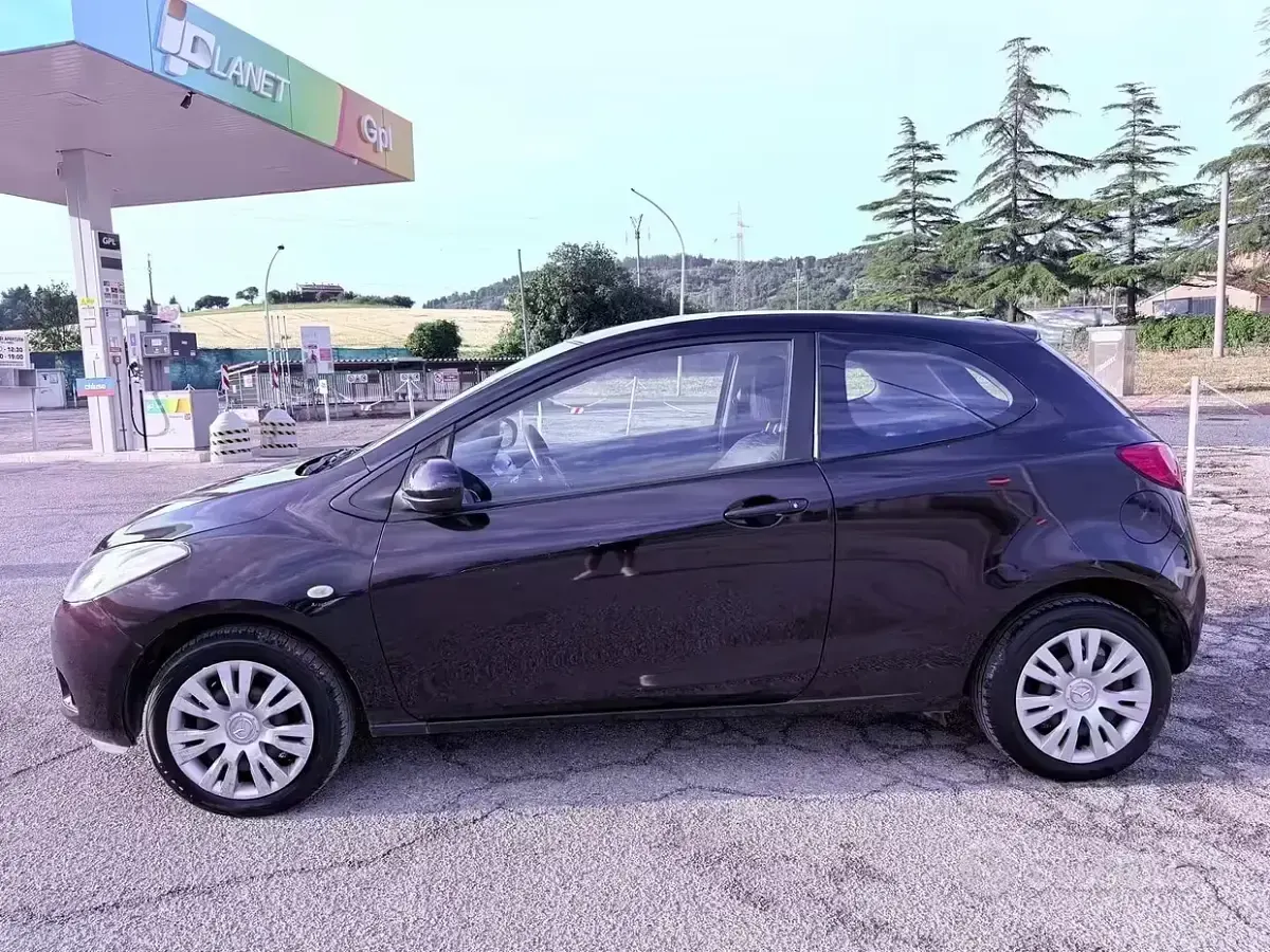Usata Mazda 2 75 CV (55 kW) 2008 Nero Utilitaria