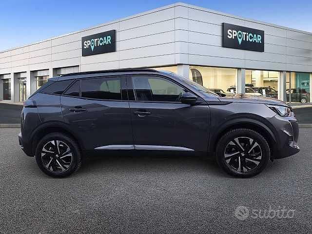Usado Peugeot 2008 Allure 102 HP (75 kW) 2023 Cinzento SUV