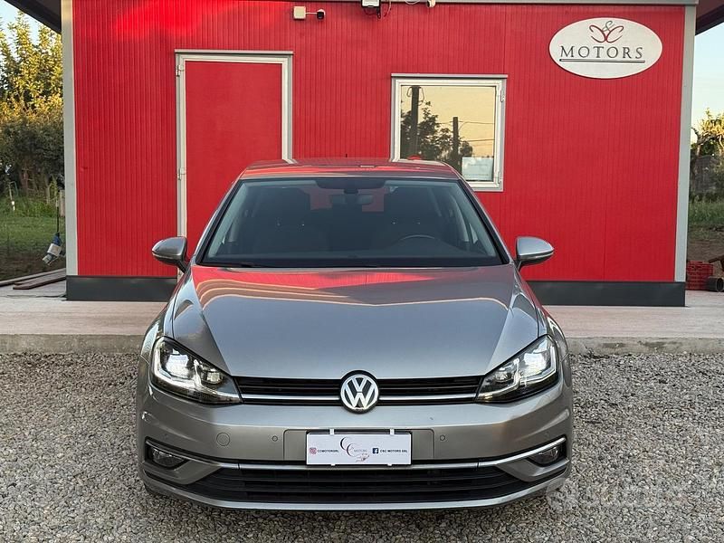 Usado VW Golf VII Executive 116 CV (85 kW) 2018 Gris Berlina