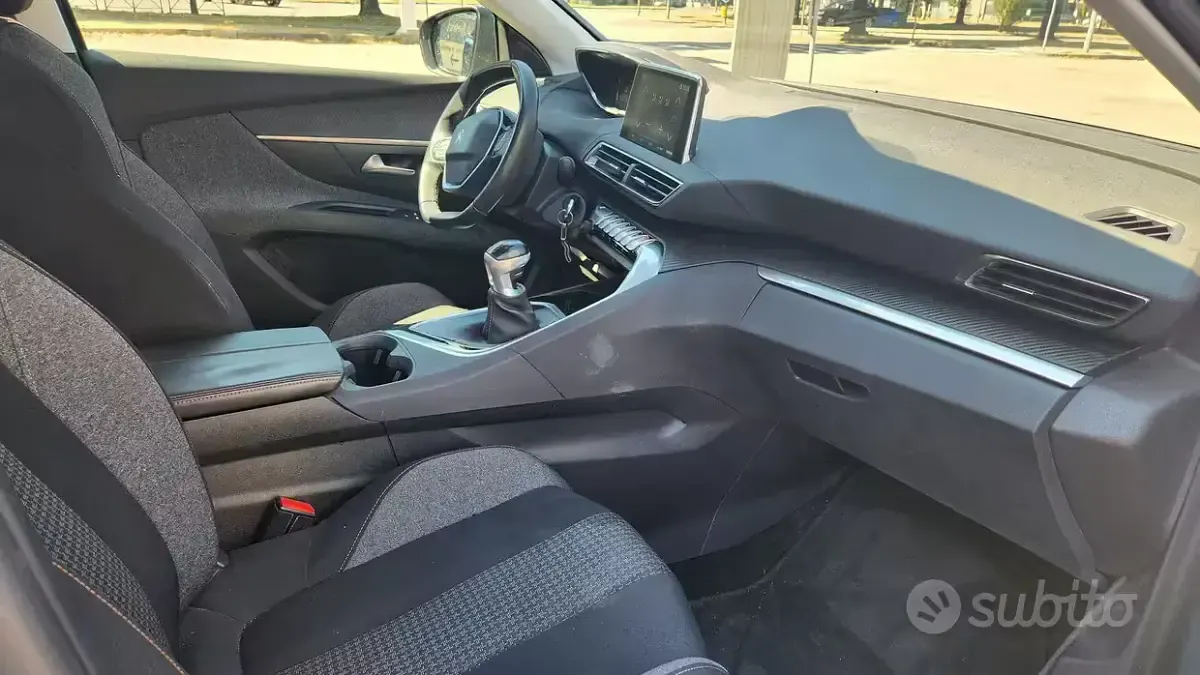Usata Peugeot 5008 131 CV (96 kW) 2018 Bluazzurro SUV
