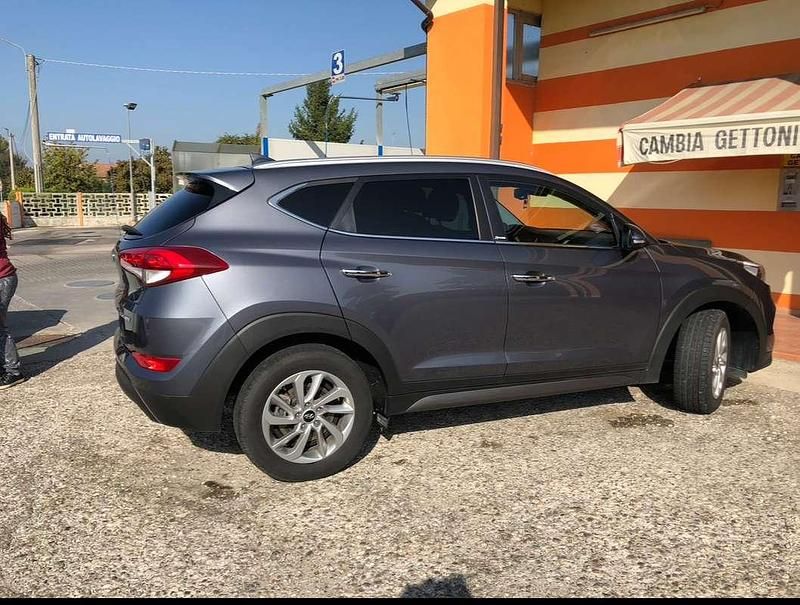 Usata Hyundai Tucson Xpossible 141 CV (103 kW) 2016 Grigio SUV