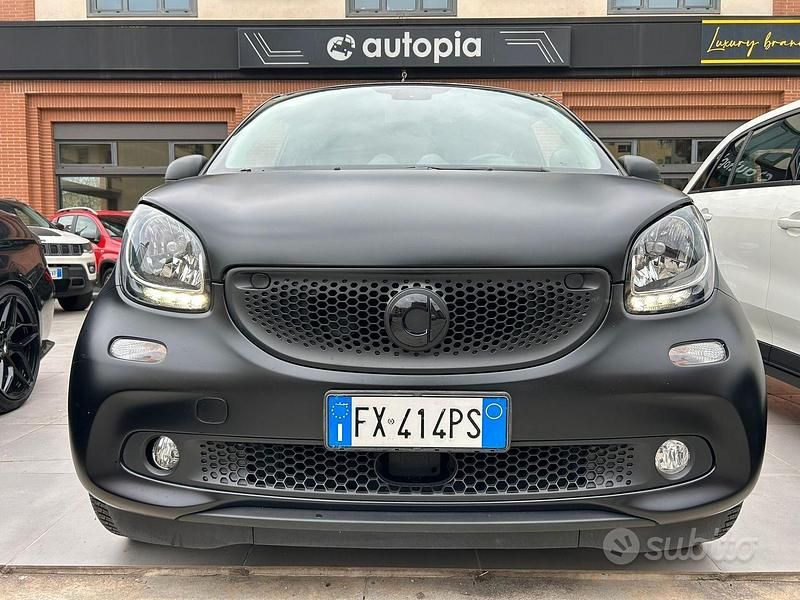 Usata Smart ForFour 71 CV (52 kW) 2019 Nero Utilitaria