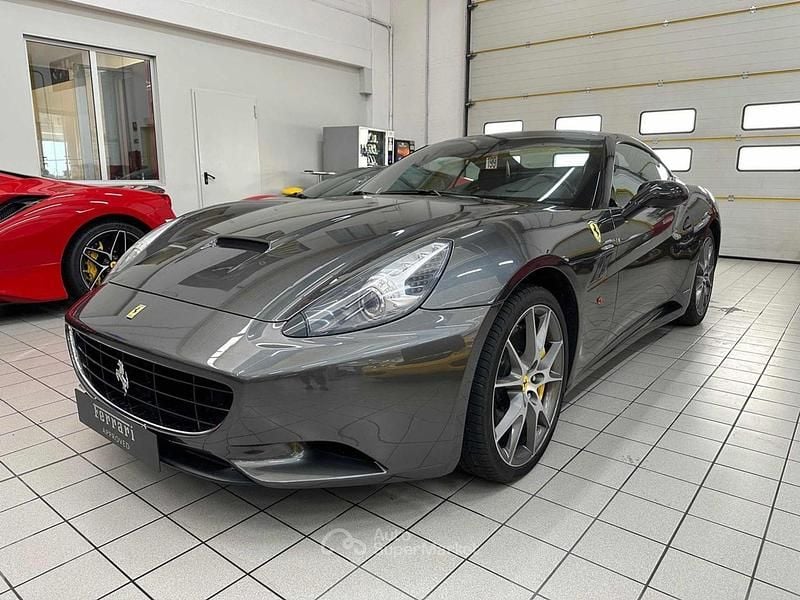Grigio Usata 2010 Ferrari California Cabrio | 120.000 € (Buon prezzo) - Immagine 1/4