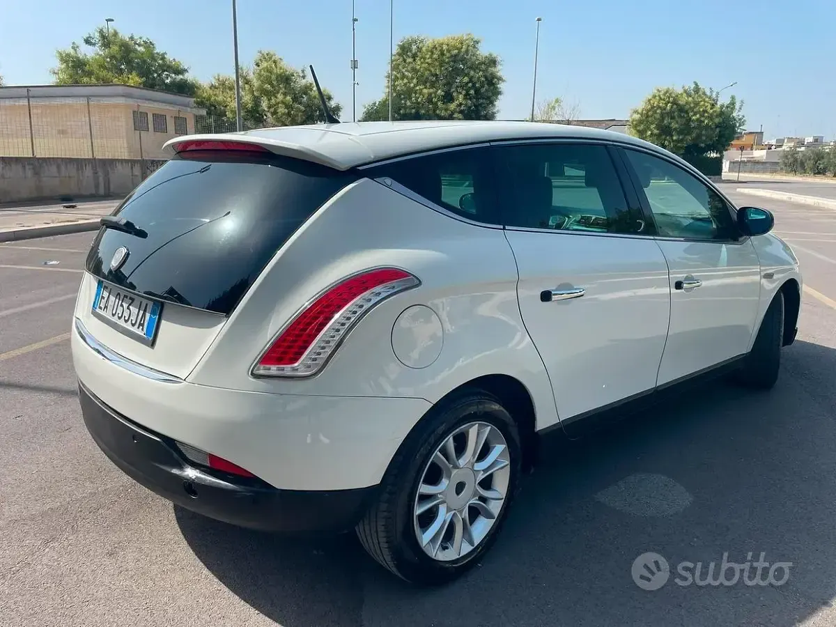 Usata Lancia Delta 120 CV (88 kW) 2010 Bianco Utilitaria