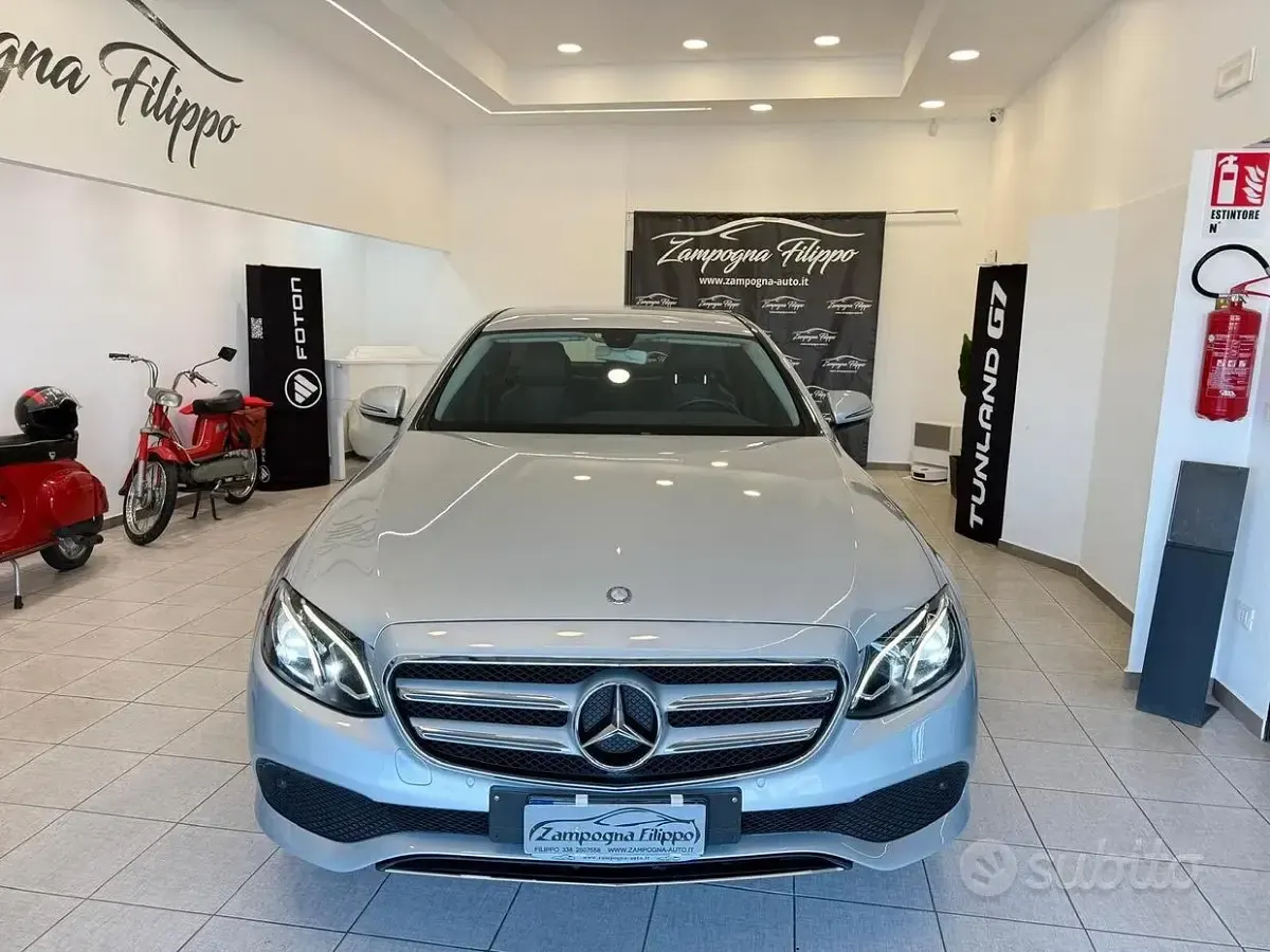 Usata Mercedes E220 Premium Plus 194 CV (142 kW) 2017 Grigio Berlina