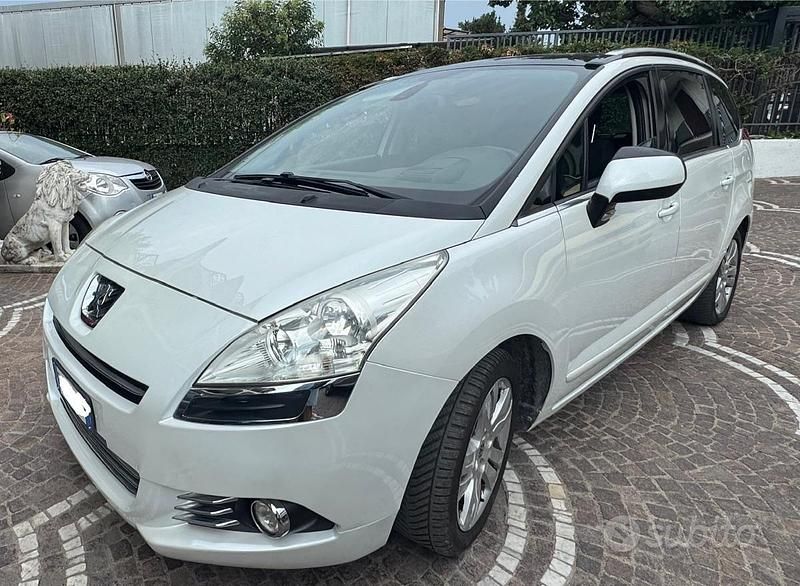 Gebraucht Peugeot 5008 Allure 112 PS (82 kW) 2011 Weiß Van / Kleinbus