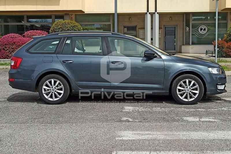 Usata Skoda Octavia Ambition 105 CV (77 kW) 2015 Grigio Utilitaria