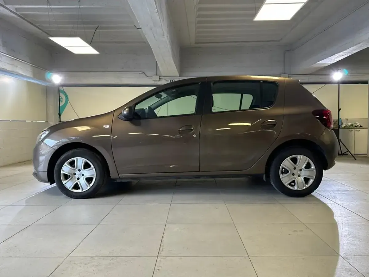 Usata Dacia Sandero Comfort 73 CV (53 kW) 2020 Marrone Utilitaria