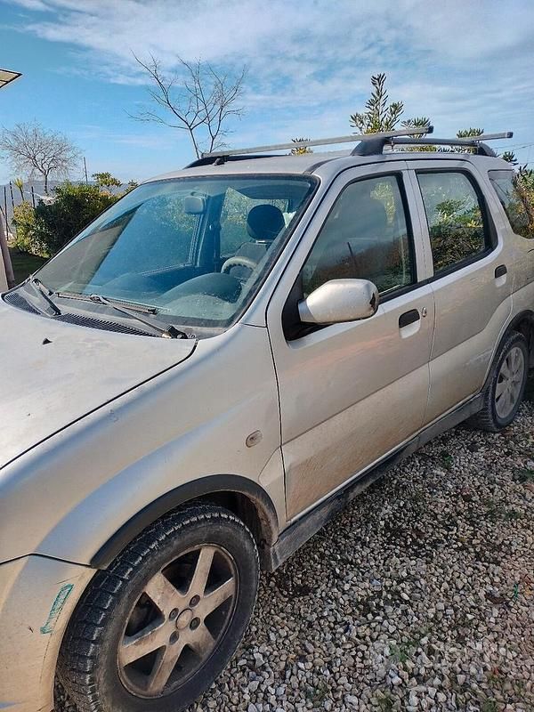 Usata Suzuki Ignis 94 CV (69 kW) 2005 Grigio Utilitaria