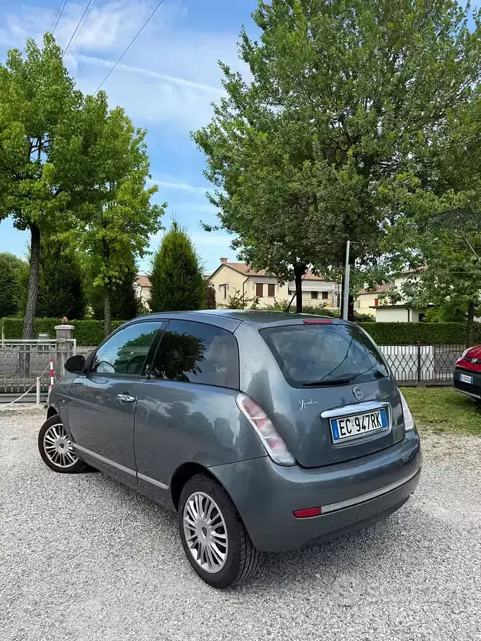 Usata Lancia Ypsilon 60 CV (44 kW) 2010 Grigio Utilitaria