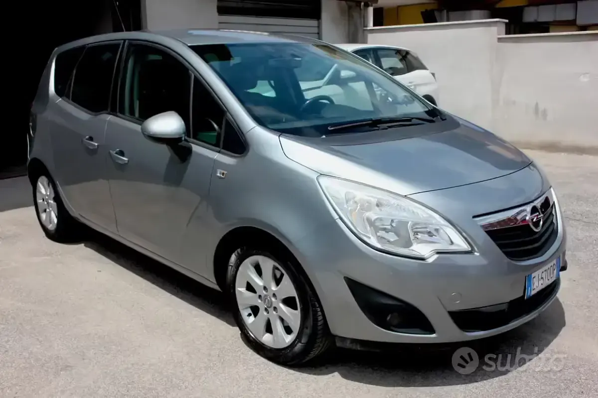 Usata Opel Meriva 101 CV (74 kW) 2011 Grigio Monovolume