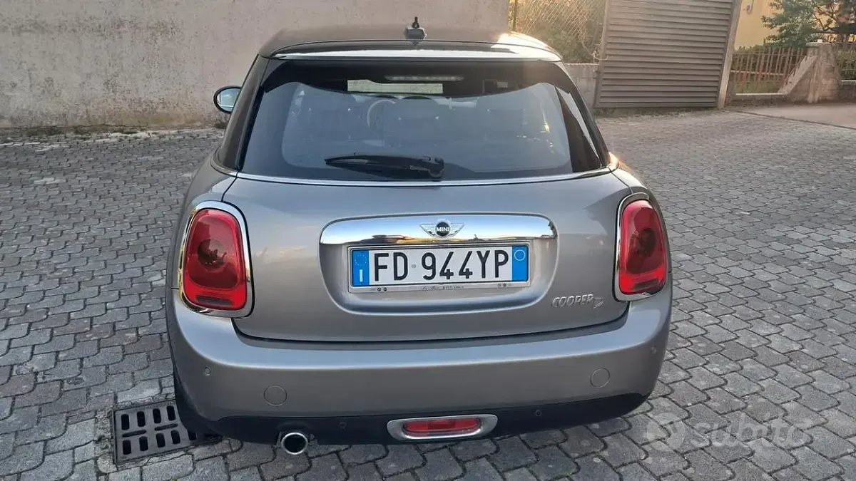 Usata Mini Cooper D 116 CV (85 kW) 2016 Marrone Utilitaria