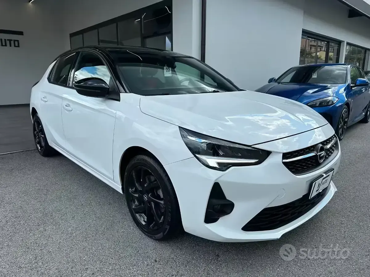 Usata Opel Corsa S 101 CV (74 kW) 2023 Arktis white tetto nero Utilitaria