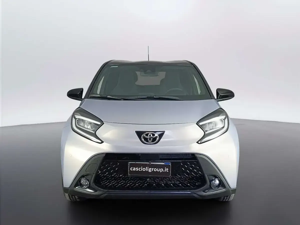 Nuova Toyota Aygo X 72 CV (52 kW) 2025 Light purple & black SUV