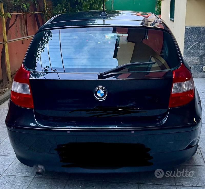 Usata BMW 118 122 CV (89 kW) 2006 Nero Utilitaria