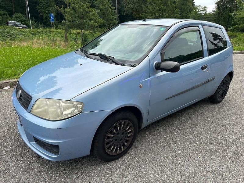 Usata Fiat Punto 80 CV (58 kW) 2004 Blu Utilitaria